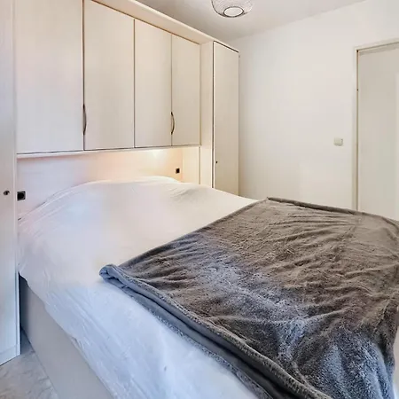 2 Bedroom Lovely In Apartmán Ostende